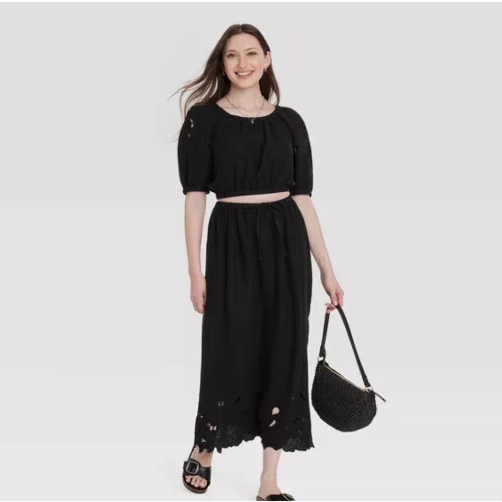 Universal Thread Eyelet Black Women's Top